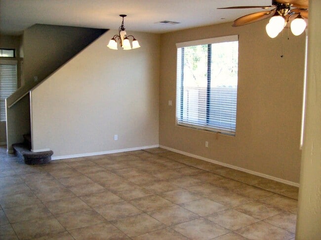Building Photo - Spectrum At Val Vista