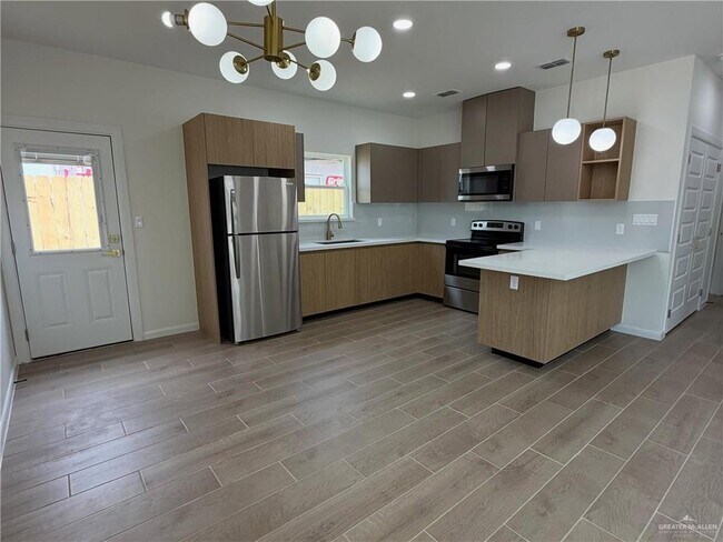 Foto del edificio - 1302 Rosewood Ln