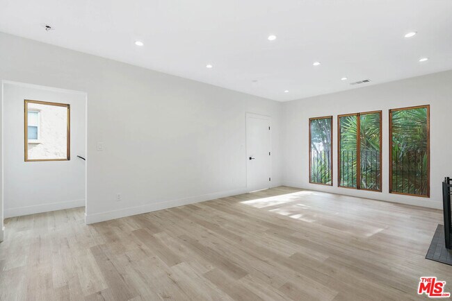 Foto del edificio - 8575 Horner St