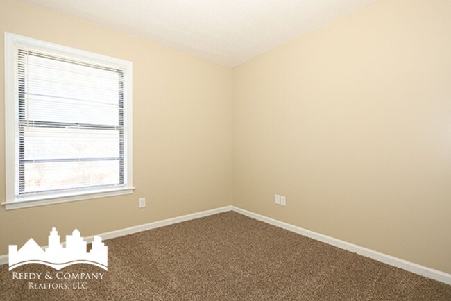 Building Photo - 6760 Racquet Club Dr