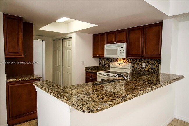 Foto del edificio - 9200 W Atlantic Blvd