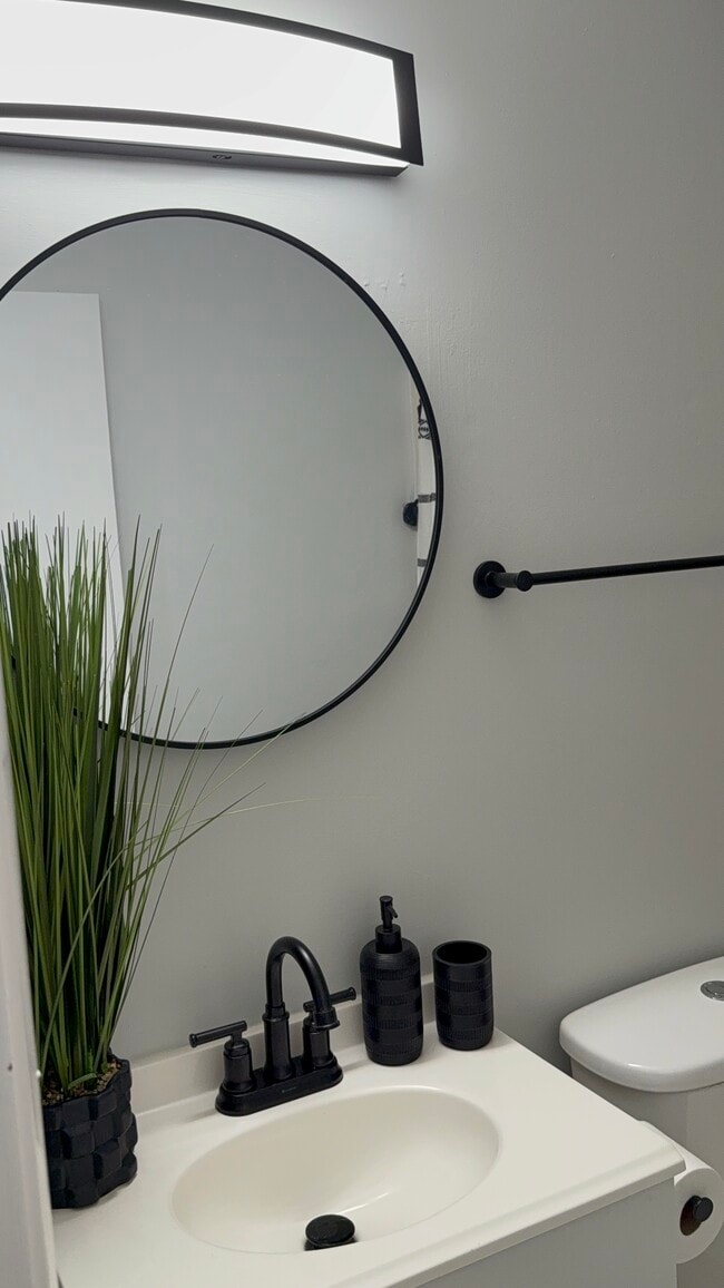 Full Bathroom 2 - 117 Baybridge Dr