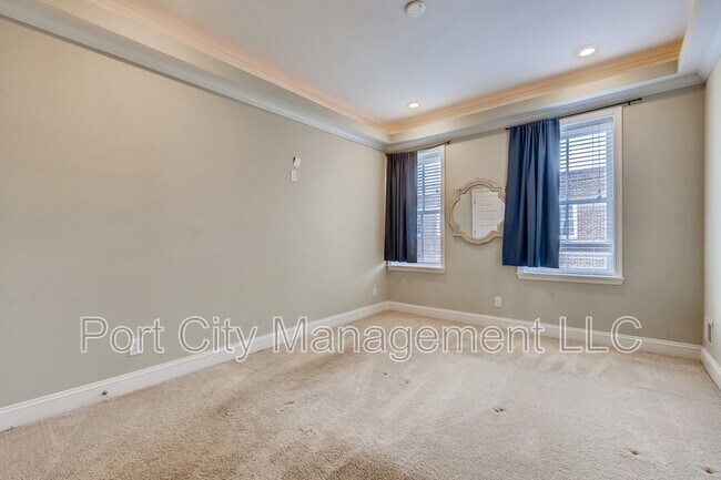 Building Photo - 726 S Robinson St