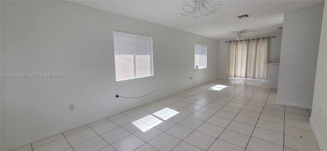 Foto del edificio - 1215 NW 7th Ct