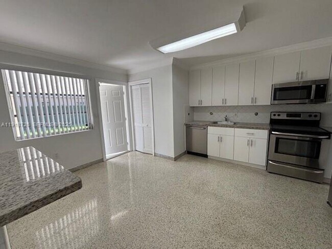 Foto del edificio - 3652 SW 22nd Terrace