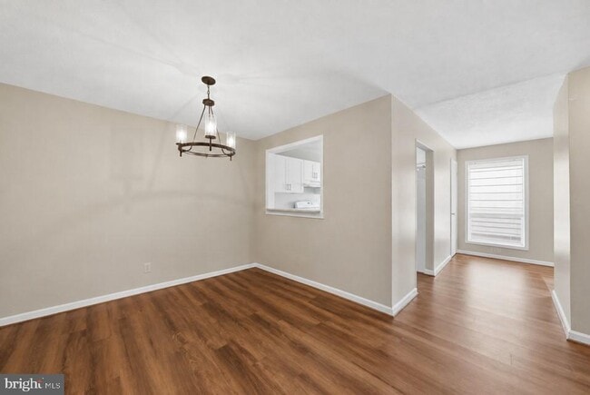 Building Photo - 10118 Oakton Terrace Rd