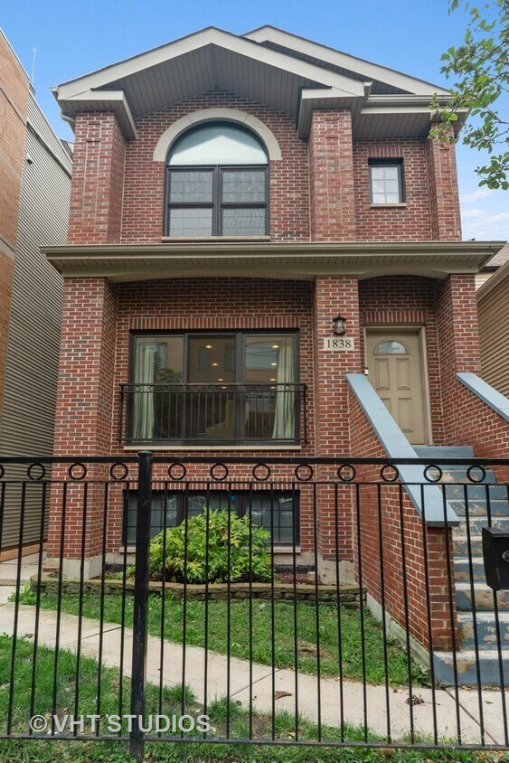 Primary Photo - 1838 N California Ave