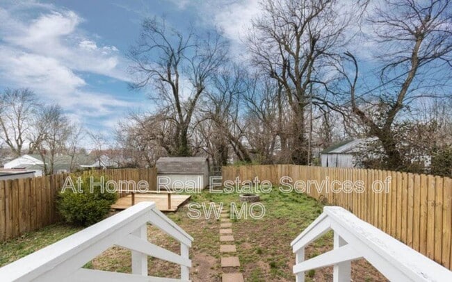 Building Photo - 1321 W Elm St