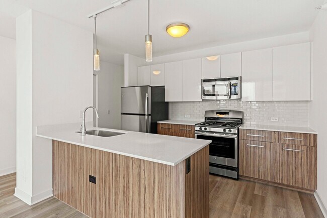 Foto del edificio - 349 W Wolf Point Plaza