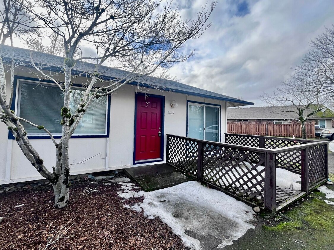 BRIGHT AND CLEAN GRESHAM TRIPLEX!! UPGRADE... - BRIGHT AND CLEAN GRESHAM TRIPLEX!! UPGRADE...