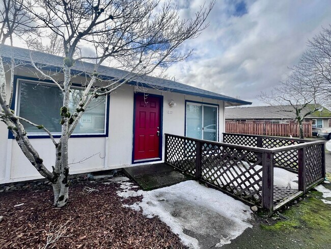 BRIGHT AND CLEAN GRESHAM TRIPLEX!! UPGRADE... - BRIGHT AND CLEAN GRESHAM TRIPLEX!! UPGRADE... Townhome