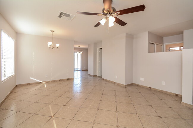 Foto del edificio - 13926 N 150th Ln