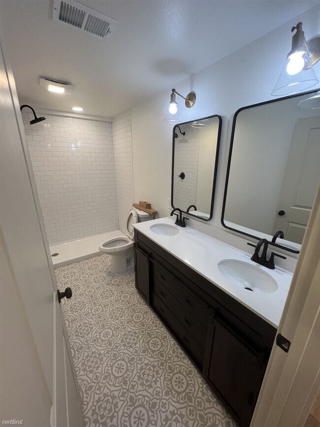 Foto del edificio - Room for Rent, 1 bath 4plex - 2960 South D...