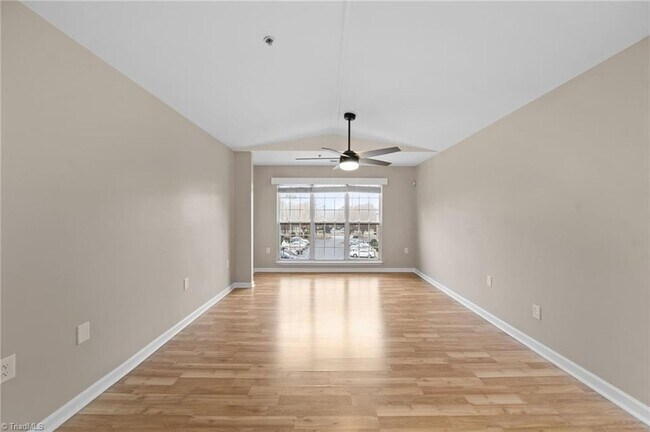 Building Photo - 3712 Cotswold Ave