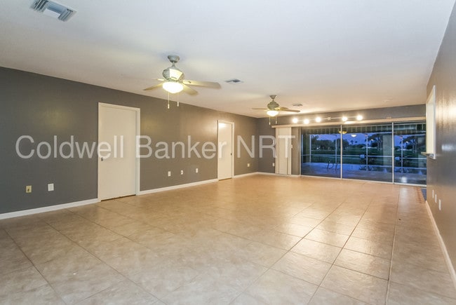 Building Photo - 105 Golf Club Lane, Venice, FL 34293