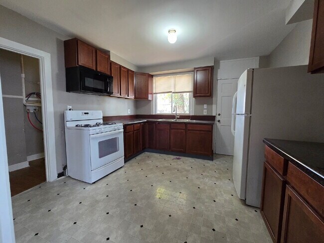 Building Photo - 209 Lincoln St