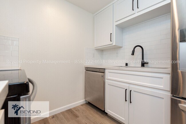 Foto del edificio - OCEAN BEACH GEM , 2 BEDROOM 2 BATH WITH AS...