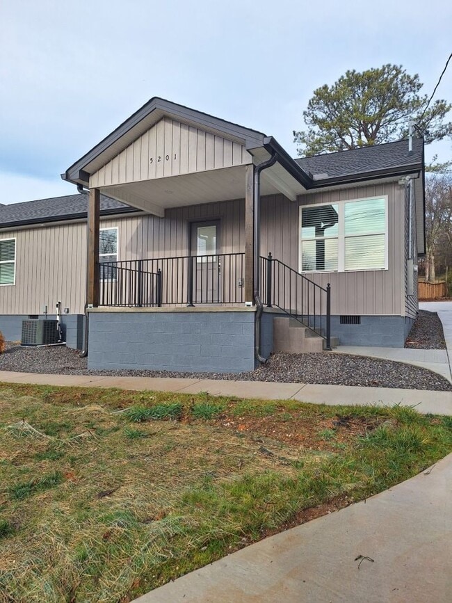 Photo - NEW DUPLEX Conveniently located to 40 West House