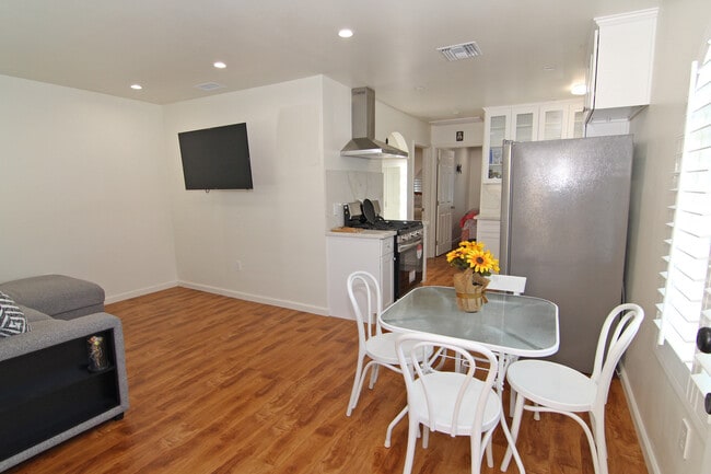 Foto del edificio - 1318 N Hollywood Way