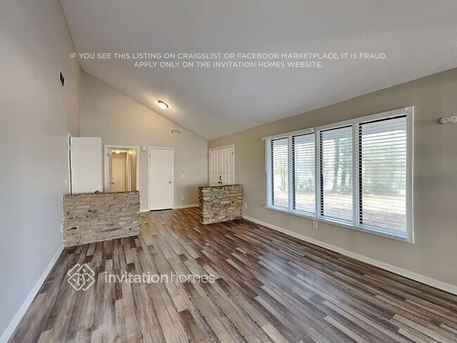 Foto del edificio - 5388 Golfcrest Cir