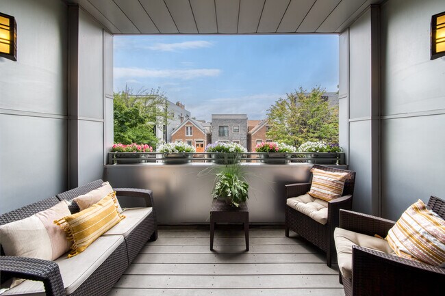 Foto del edificio - 2339 N Leavitt St