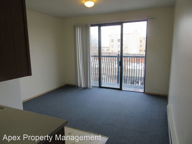Foto del edificio - 1 br, 1 bath Apartment - 1304 RAILROAD AVENUE