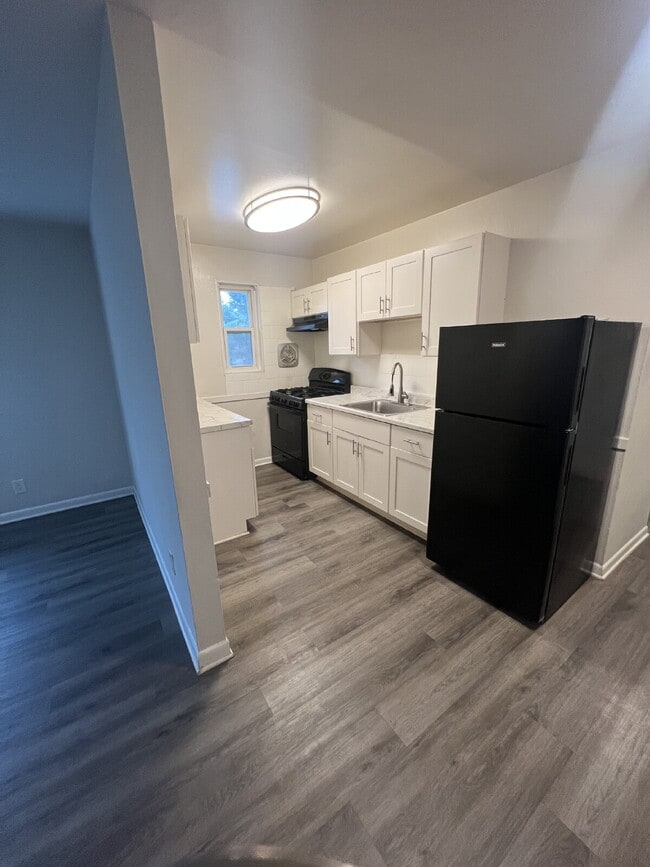 Foto del edificio - Charming 1 Bedroom Apartment in Woodbridge – Third Level Apartment