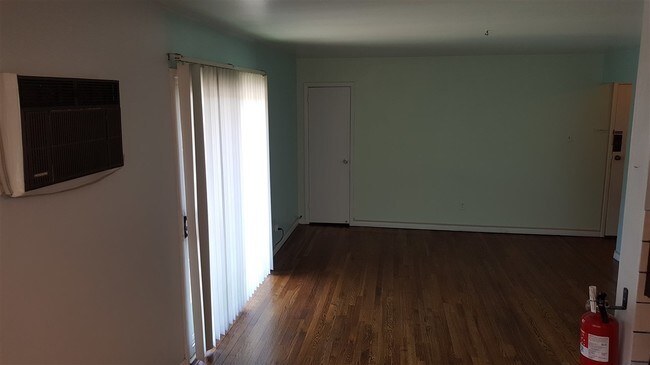 Building Photo - 7017 Columbia Ave