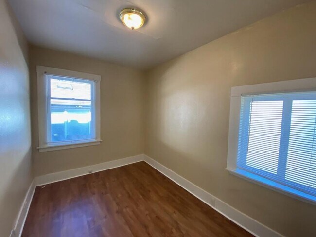 Foto del edificio - 4 Bedroom 1 Bath Home near WWU