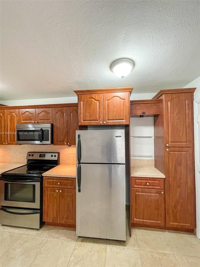 Building Photo - 4450 SW 67th Ave