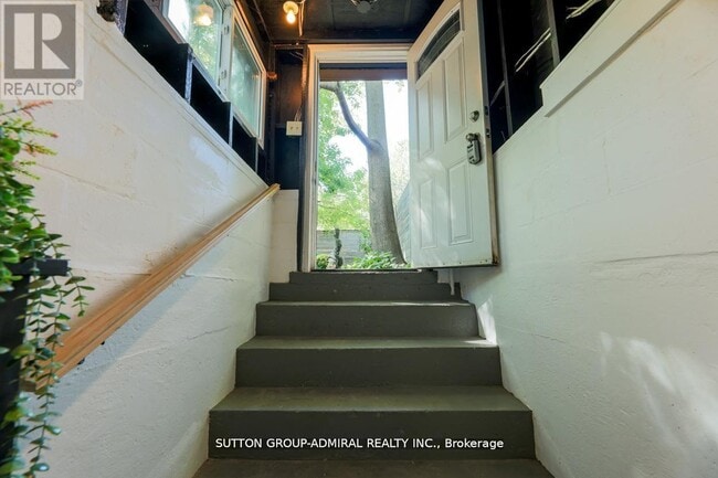 Building Photo - 70 Carlaw Ave