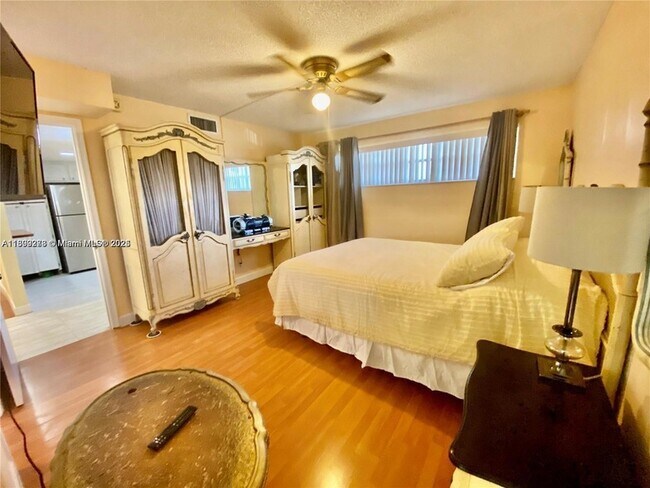 Foto del edificio - 671 S Hollybrook Dr