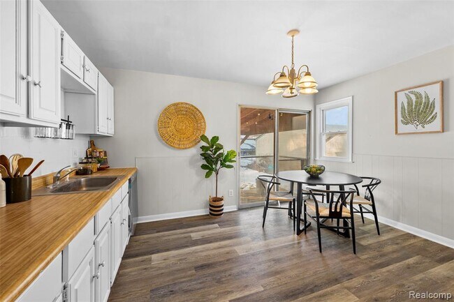 Building Photo - 29061 Balmoral St