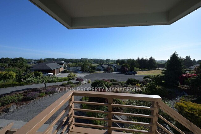 Foto del edificio - 2 bed 2.5 bath home in Dungeness Heights, Sequim