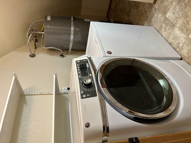 Washer & Dryer in Unit - 6111 50th Avenue Ct E