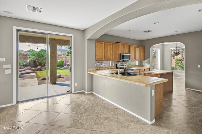 Building Photo - 4129 E Clubview Dr