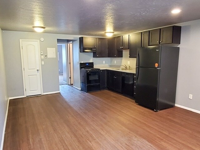 Primary Photo - 720 Wall St