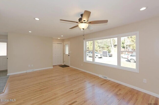 Foto del edificio - 614 Park Ave