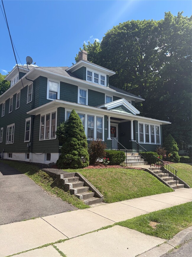 Building Photo - 140 Crestmont Rd