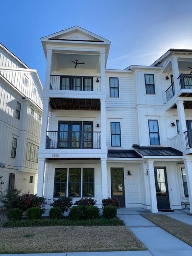 Foto del edificio - Welcome to our luxurious townhouse in the ...