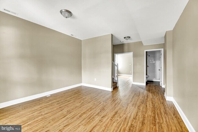 Building Photo - 2414 Baker St