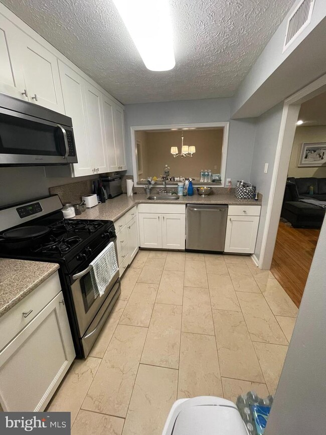 Building Photo - 7752 Willow Point Dr