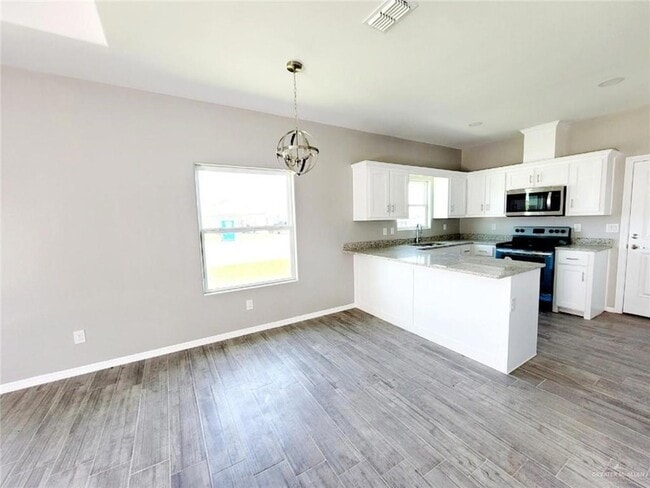 Building Photo - 1904 Davenport St