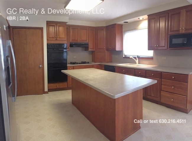 Building Photo - 4445 N Osage Ave