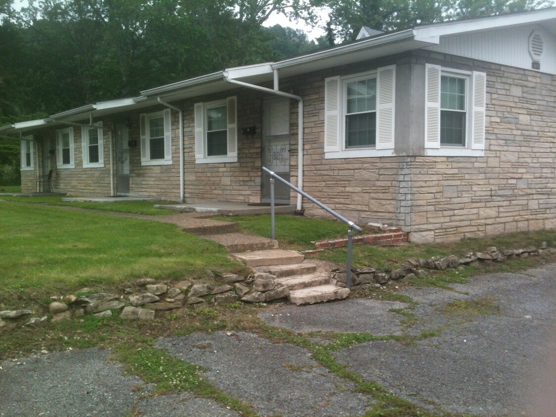 outside from parking lot - 3611 Kanawha Ave SE