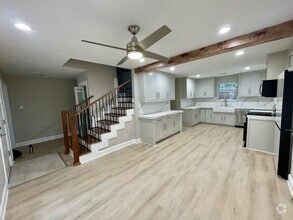 Building Photo - 1433 Pickwick Ln