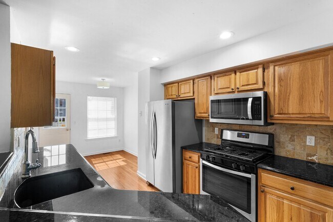 Foto del edificio - "Charming 2-Bed Townhouse with Granite Cou...