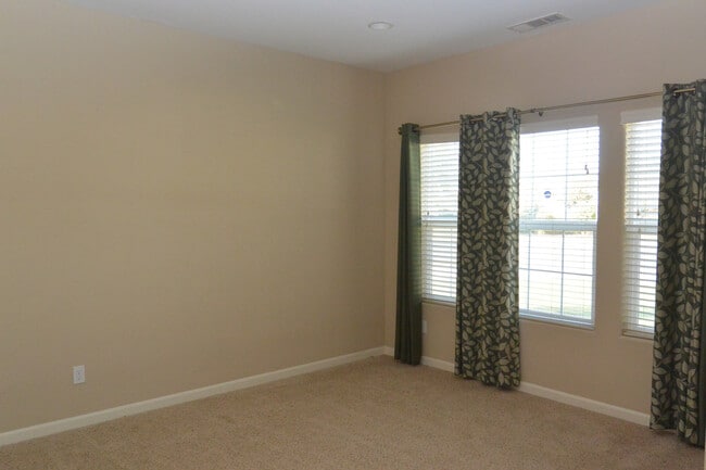 Building Photo - 4311 W Buena Vista Ave