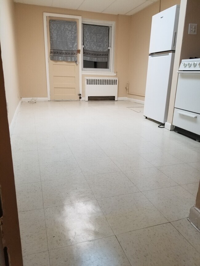 16016 Booth Memorial Ave Unit 1st floor, Fresh Meadows, NY 11365