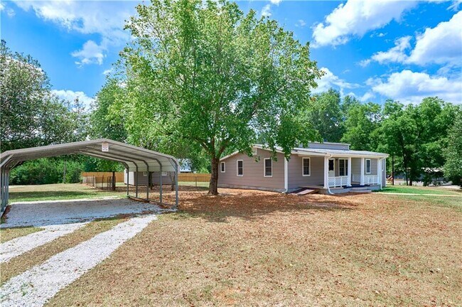Building Photo - 2260 Willow Springs Church Rd